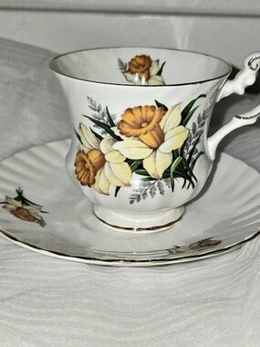 Queen's March Floral Teacup & Saucer Set in White & Yellow